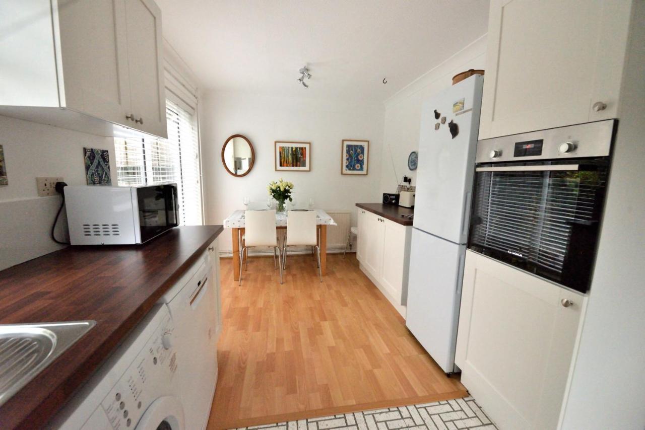 Cosy House, A Train Spotter'S Delight! Villa New Alresford Bagian luar foto