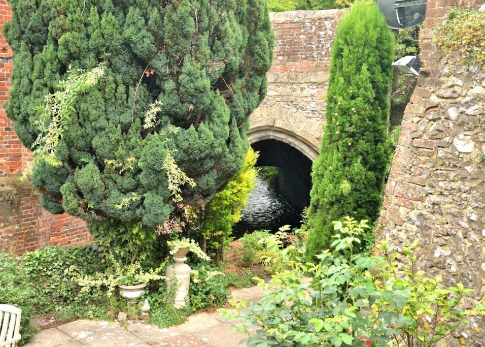 Cosy House, A Train Spotter'S Delight! Villa New Alresford Bagian luar foto